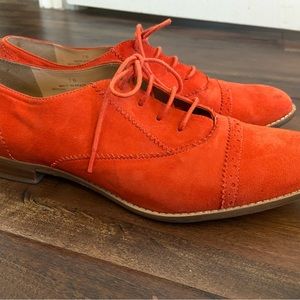 Women’s Orange suede size 7 Cap-toe Oxford shoe with slightly tapered toe